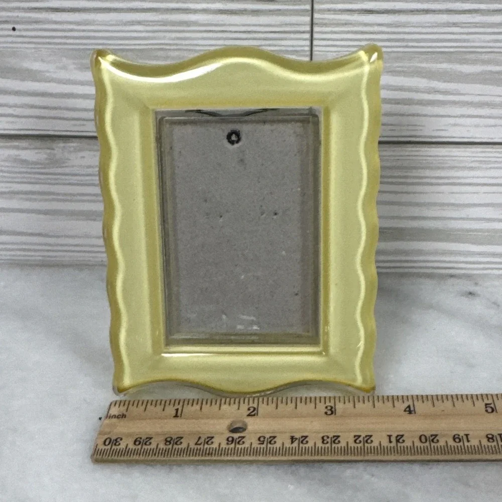Yellow Retro Glow-in-the-Dark Picture Frame 2x3 | Curved
